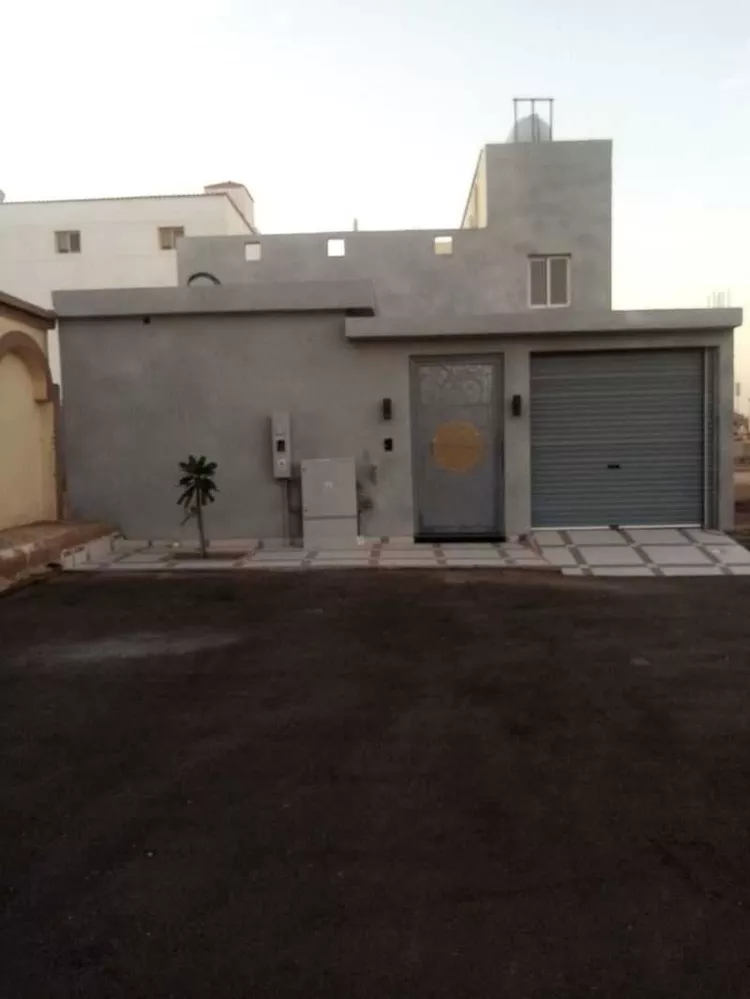 فيلا للبيع في شارع 2270590, حي المدينة الصناعية, مدينة المدينه المنوره, منطقة المدينة المنورة صورة 2