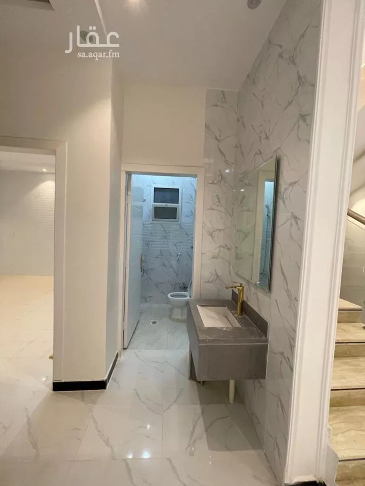 فيلا للبيع في شارع الحسن السكري, حي بدر, مدينة الرياض, منطقة الرياض صورة 5