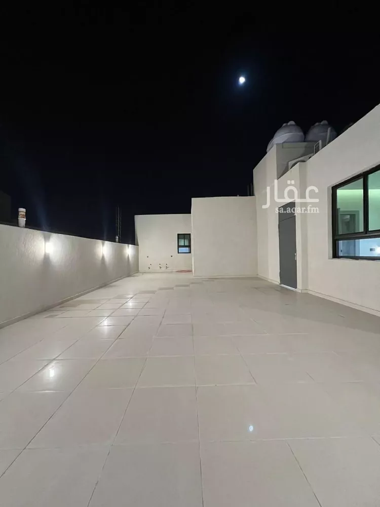 Floor for Sale in Riyadh Al Arid 11