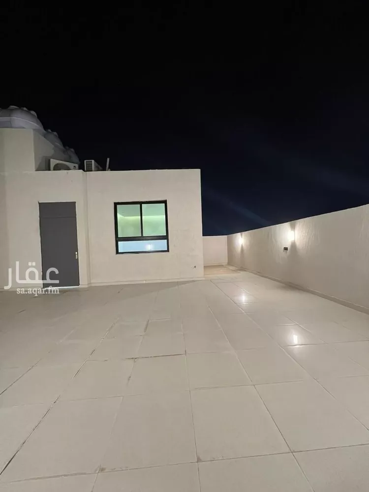 Floor for Sale in Riyadh Al Arid 10