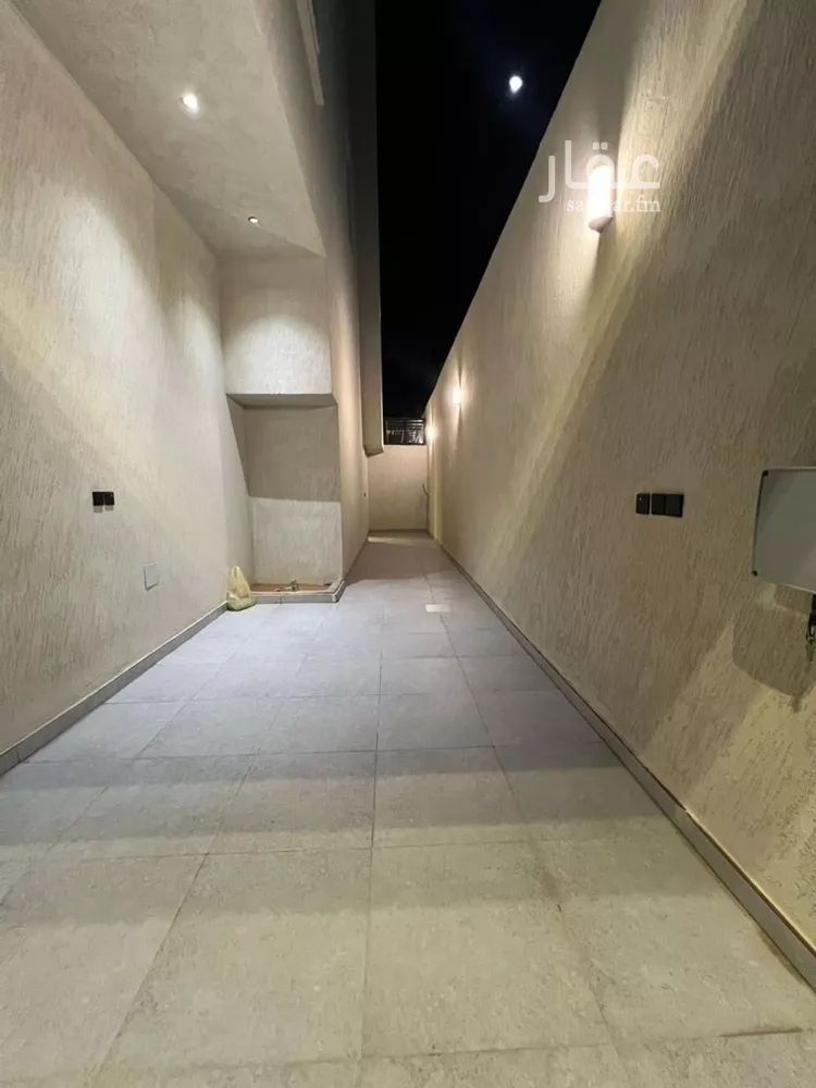 Floor for Sale in Riyadh Al Arid 12