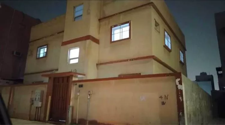 Building for Sale in Dammam Al Qadisiyah