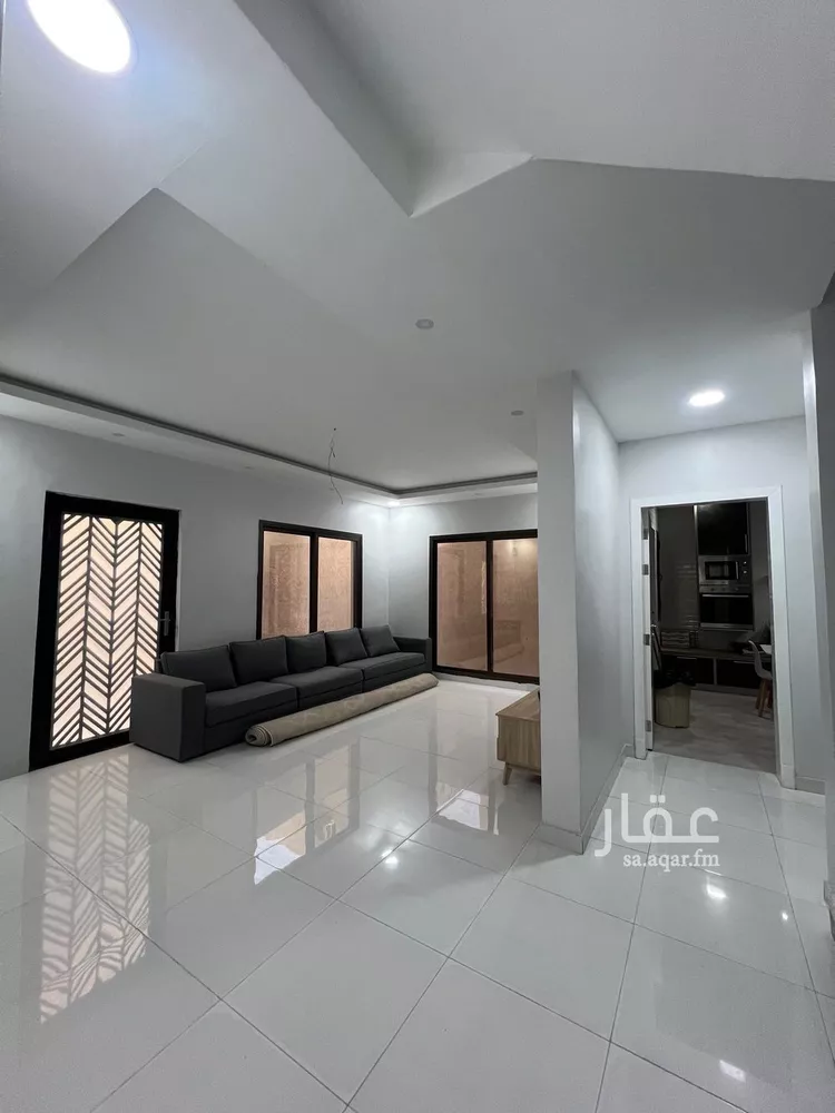 فيلا للبيع في شارع محمد بن عمرو بن العاص, حي طيبة, مدينة الدمام, المنطقة الشرقية صورة 4