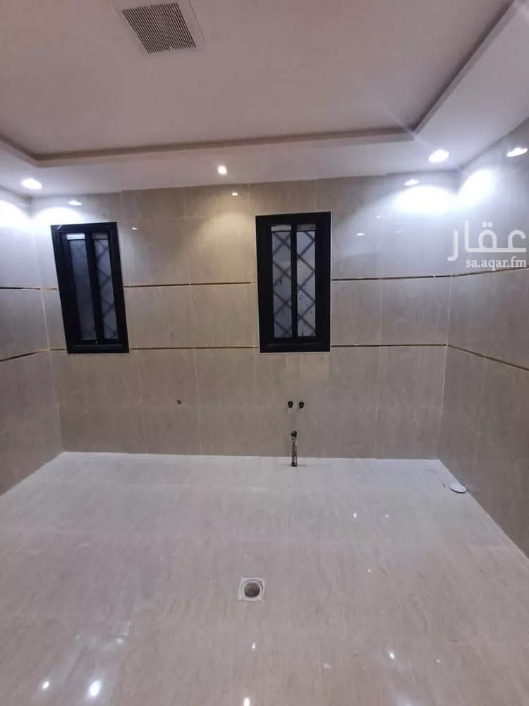 دور للبيع في شارع أحمد الطيبي, حي بدر, مدينة الرياض, منطقة الرياض صورة 2