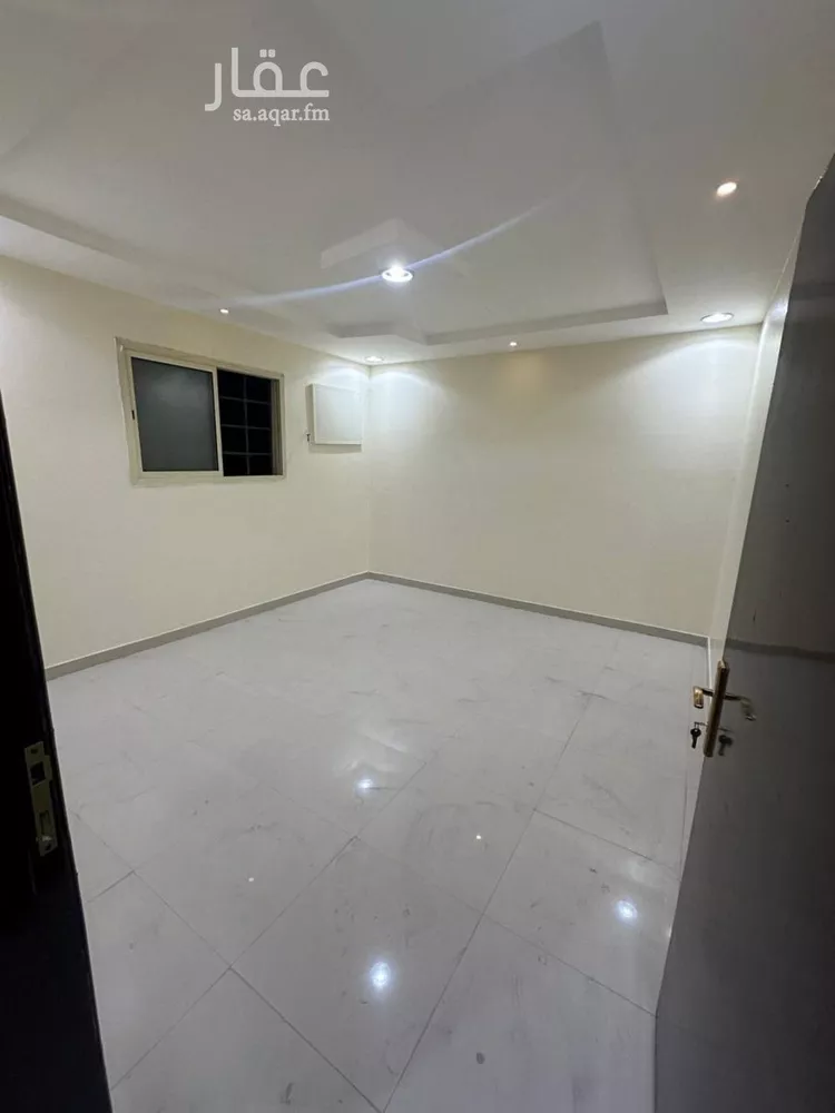 شقة للإيجار في شارع حسن الشاعر, حي عكاظ, مدينة الرياض, منطقة الرياض صورة 2