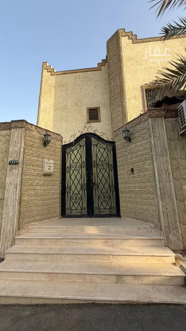فيلا للإيجار في شارع الشيخ عبدالعزيز الشتري, حي المعذر الشمالي, مدينة الرياض, منطقة الرياض صورة 3