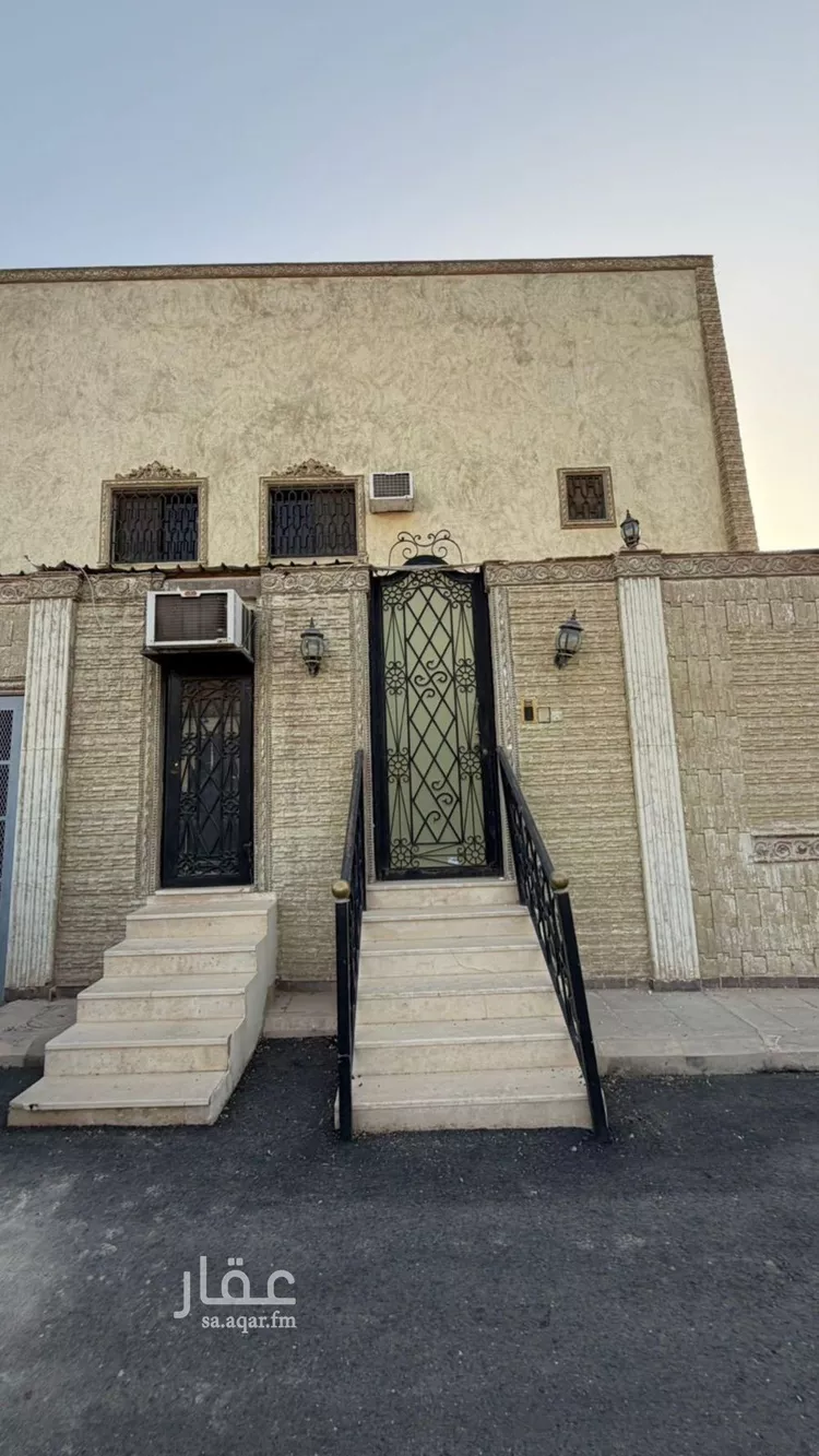 فيلا للإيجار في شارع الشيخ عبدالعزيز الشتري, حي المعذر الشمالي, مدينة الرياض, منطقة الرياض صورة 2