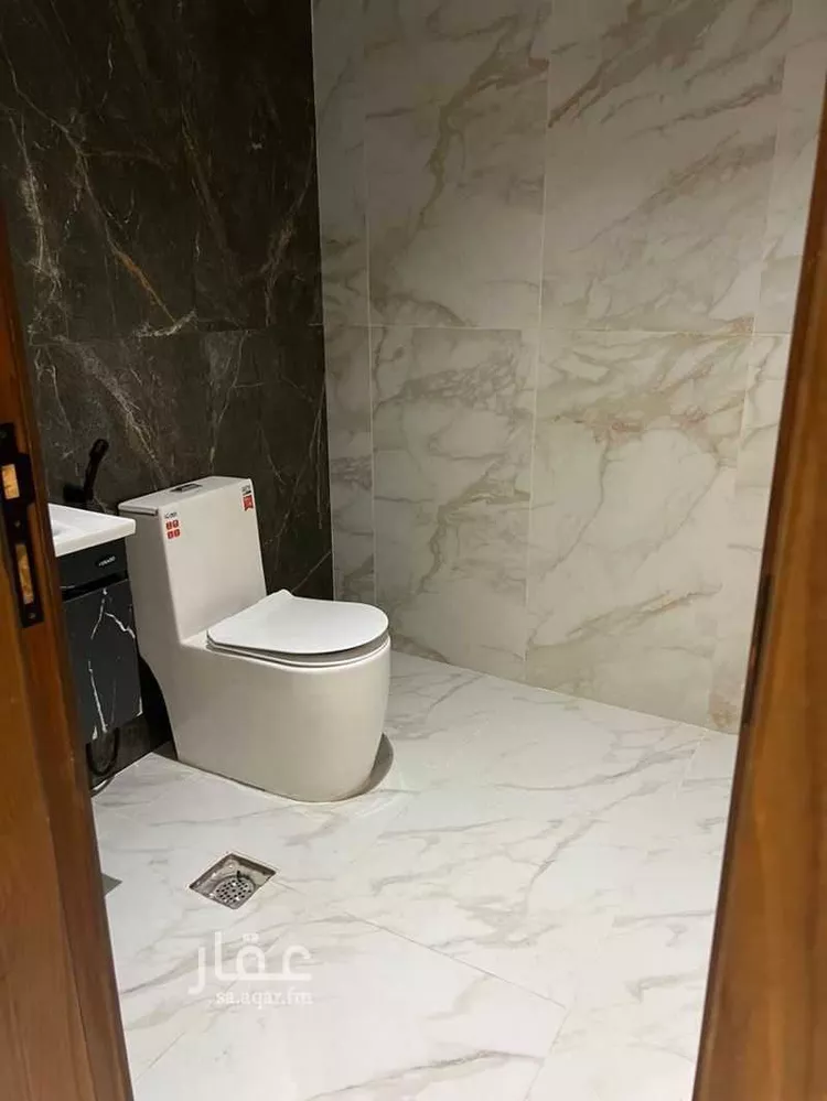 عمارة للإيجار في شارع الفرزدق, حي الضباط, مدينة الرياض, منطقة الرياض صورة 4