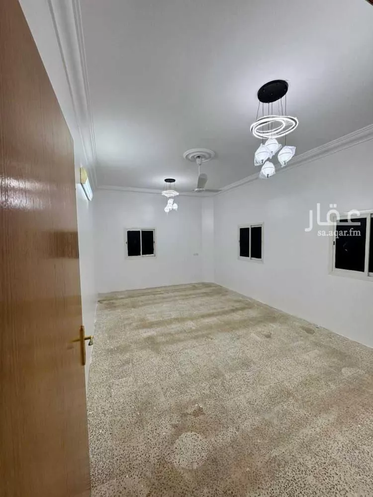 عمارة للبيع في شارع 4 وسط المدينة, حي وسط المدينة, مدينة أبها, منطقة عسير صورة 2