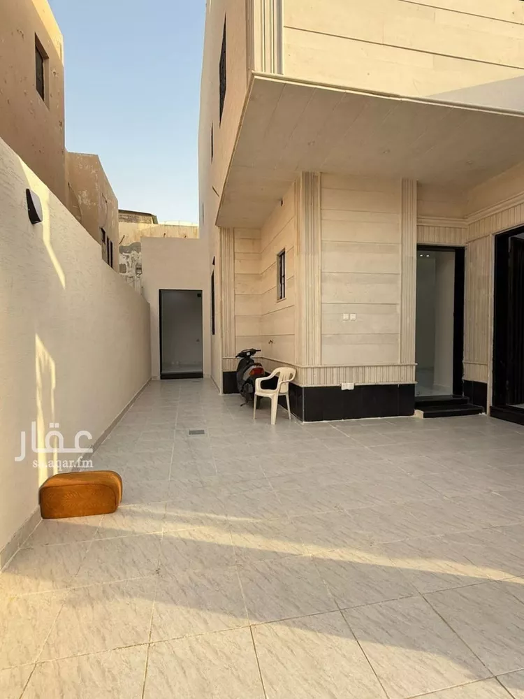 فيلا للبيع في شارع أسعد الحطابي, حي العريجاء الأوسط, مدينة الرياض, منطقة الرياض صورة 4