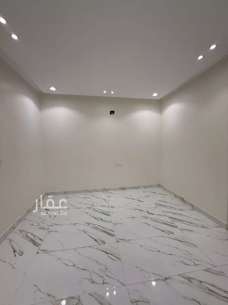 فيلا للبيع في شارع أسعد الحطابي, حي العريجاء الأوسط, مدينة الرياض, منطقة الرياض صورة 2