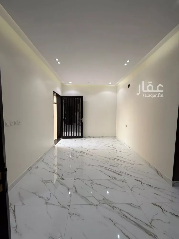 فيلا للبيع في شارع أسعد الحطابي, حي العريجاء الأوسط, مدينة الرياض, منطقة الرياض صورة 3