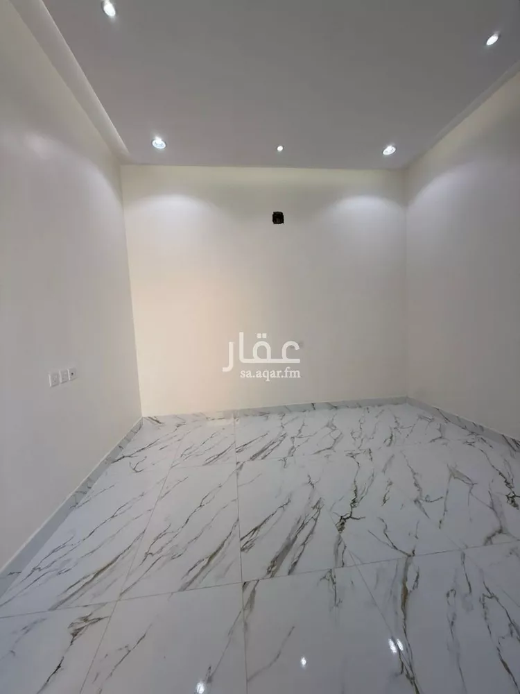 فيلا للبيع في شارع أسعد الحطابي, حي العريجاء الأوسط, مدينة الرياض, منطقة الرياض صورة 5