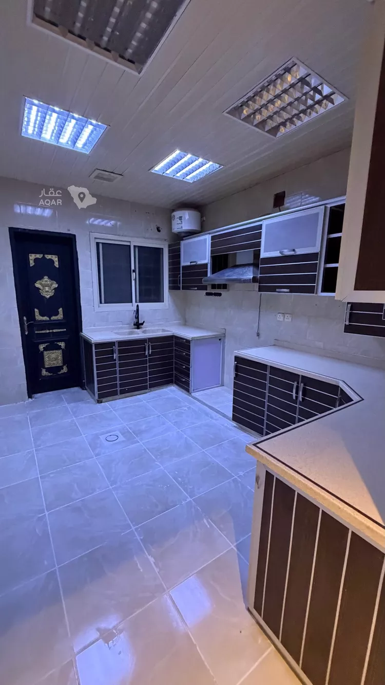 Floor for Rent in Riyadh Al Munsiyah 10
