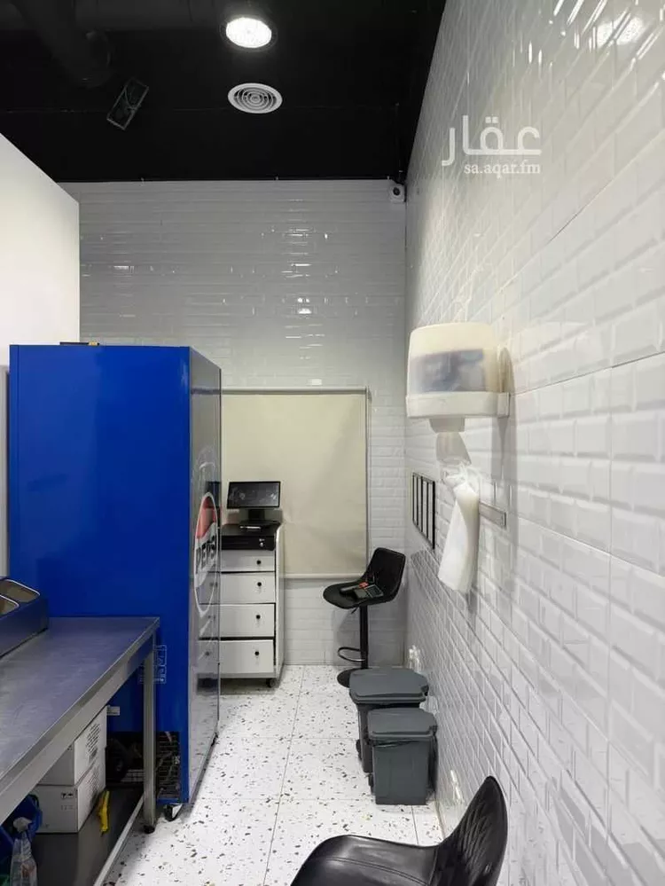 محل للبيع في حي ، شارع الشرق ، حي الندوة ، الرياض ، منطقة الرياض صورة 5