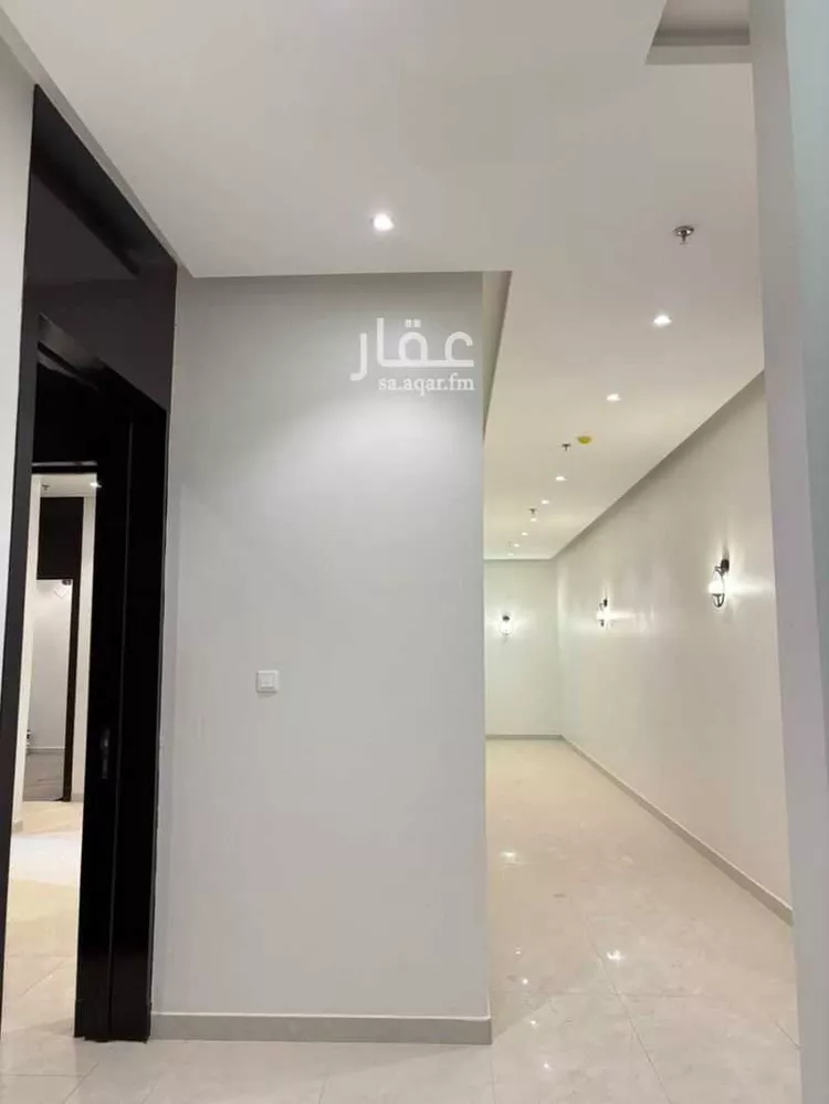 عمارة للبيع في شارع رضي الدين الفاسي, حي العزيزية, مدينة الرياض, منطقة الرياض صورة 4