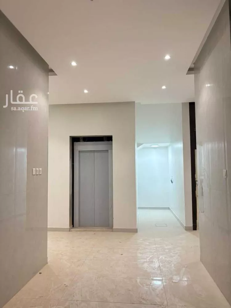 عمارة للبيع في شارع رضي الدين الفاسي, حي العزيزية, مدينة الرياض, منطقة الرياض صورة 5