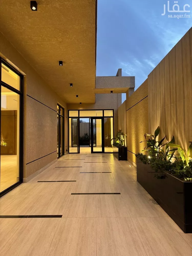 فيلا للبيع في شارع قطب الدين بن السلطان, حي المهدية, مدينة الرياض, منطقة الرياض صورة 2