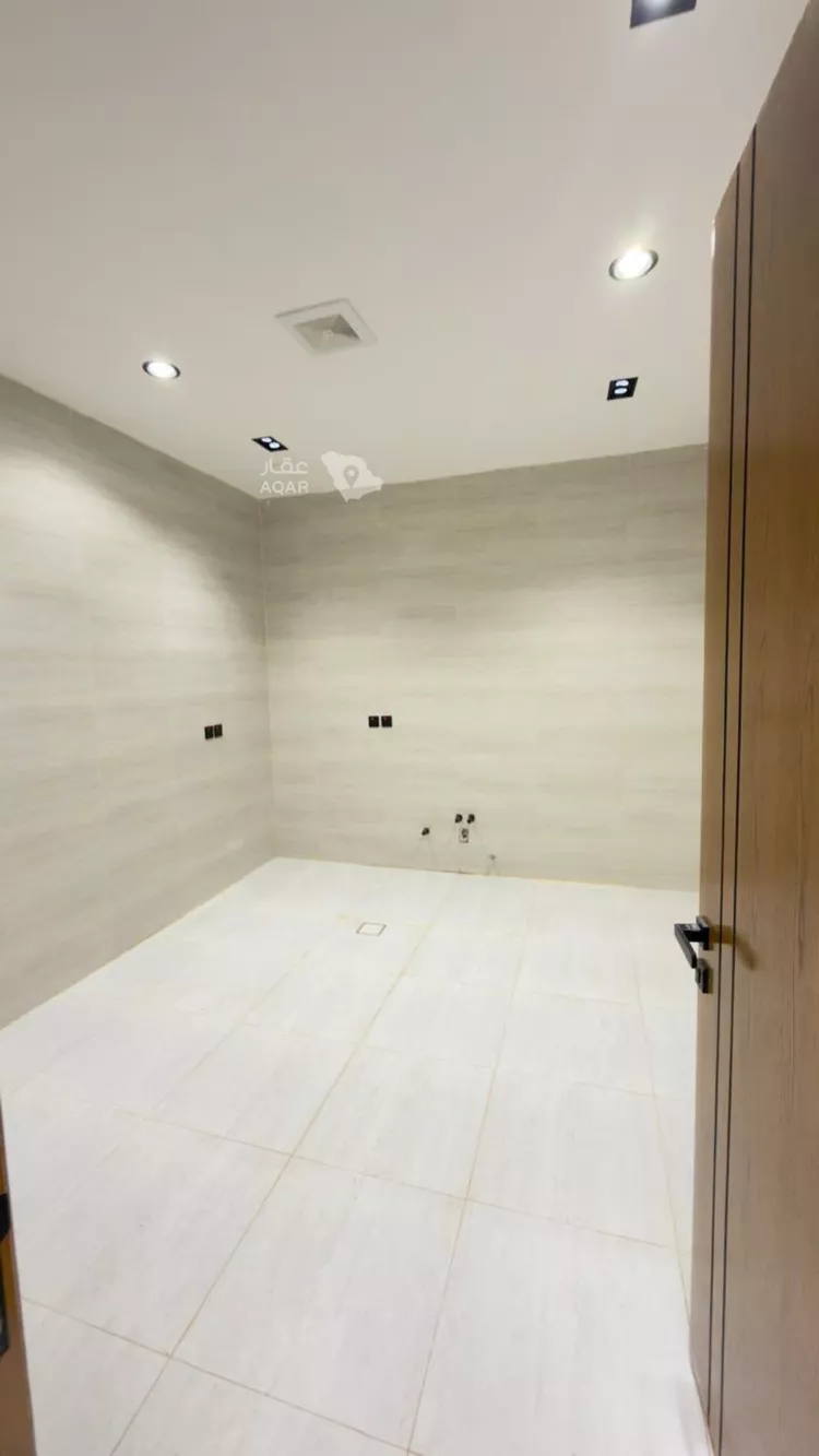 Floor for Sale in Riyadh Ash Sharq 4