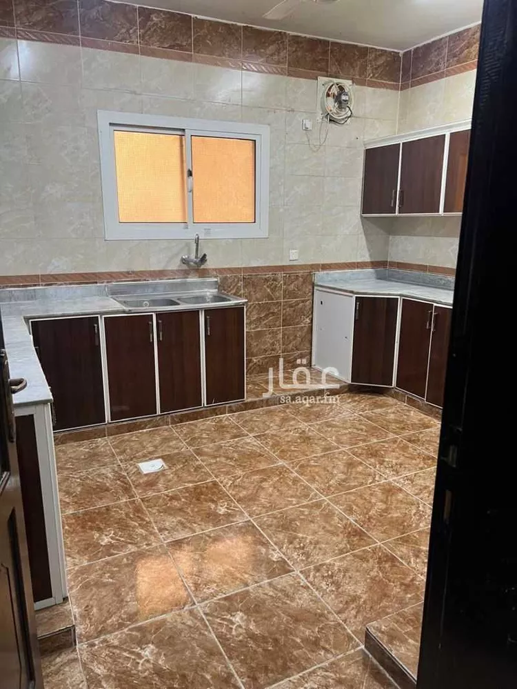 شقة للإيجار في شارع عبدالله بن مسعود, حي الورود, مدينة تبوك, منطقة تبوك صورة 2