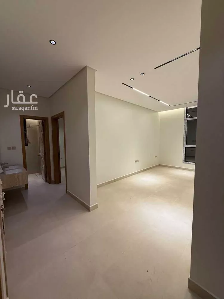Floor for Sale in Riyadh Al Khaleej 17