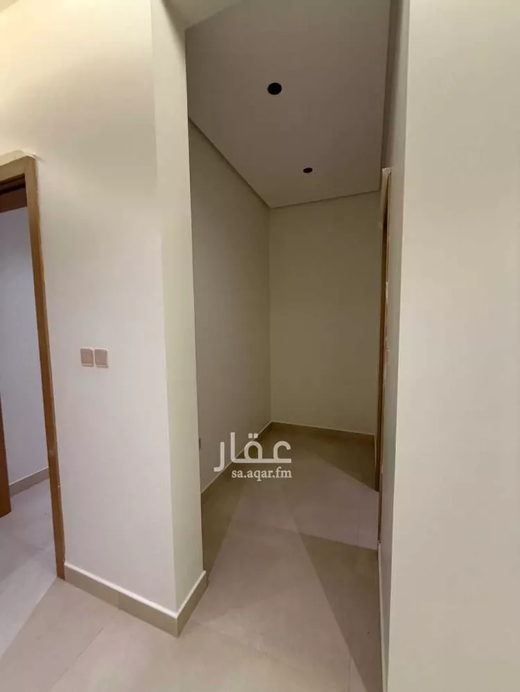Floor for Sale in Riyadh Al Khaleej 11