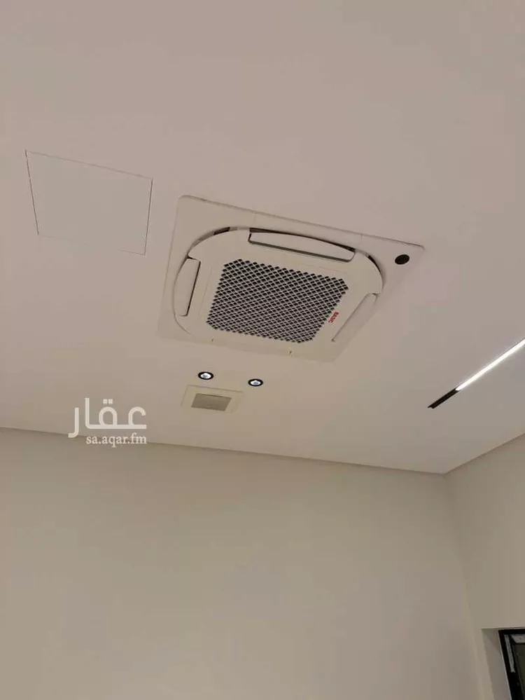 Floor for Sale in Riyadh Al Khaleej 7