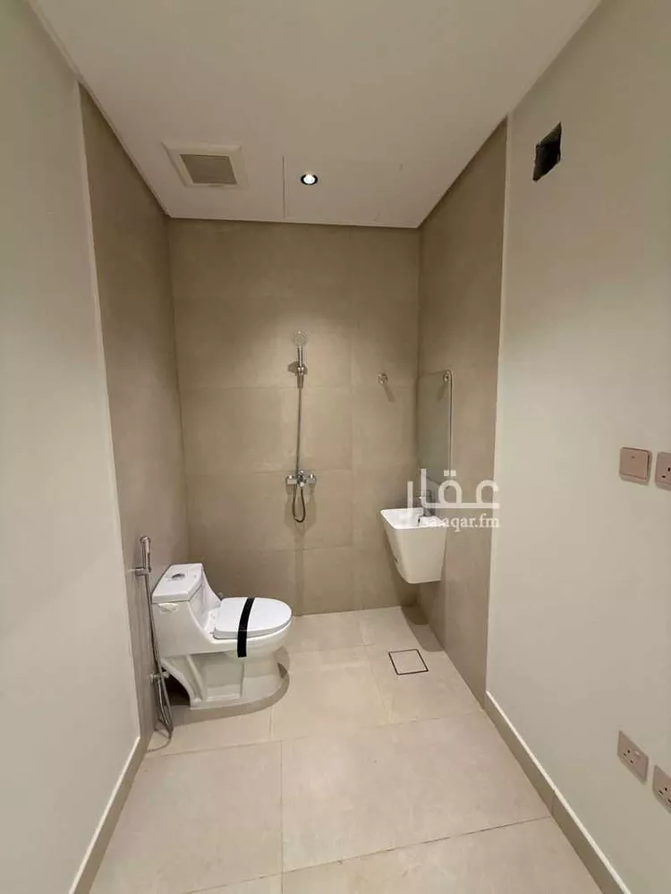 Floor for Sale in Riyadh Al Khaleej 6