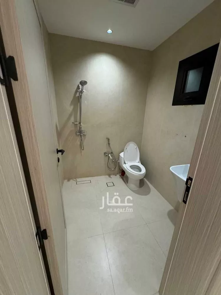 عمارة للإيجار في شارع محمد بن عبدالعزيز الدغيثر, حي الصحافة, مدينة الرياض, منطقة الرياض 16
