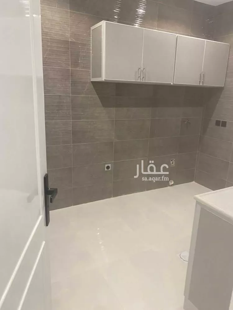 عمارة للإيجار في شارع التاسع عشر, حي الخبر الجنوبية, مدينة الخبر, المنطقة الشرقية صورة 5