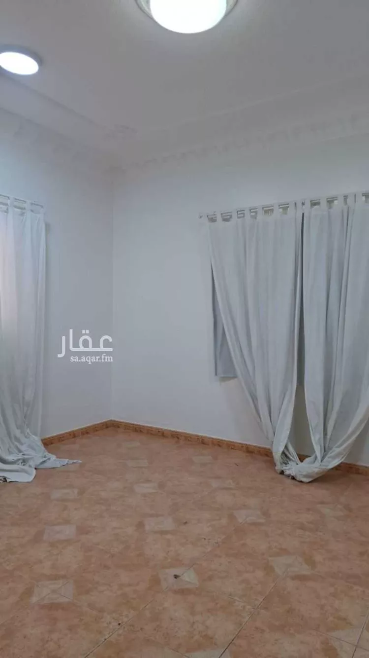 فيلا للإيجار في شارع محمد الأغلبي, حي الحمراء, مدينة الرياض, منطقة الرياض