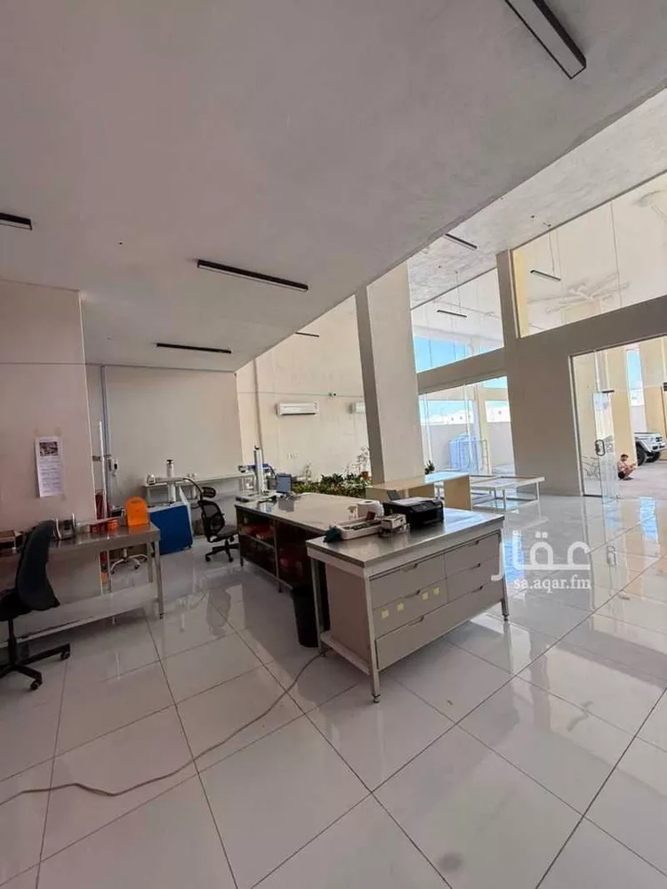 Shop for Rent in Al Khobar At Tahliyah صورة 4
