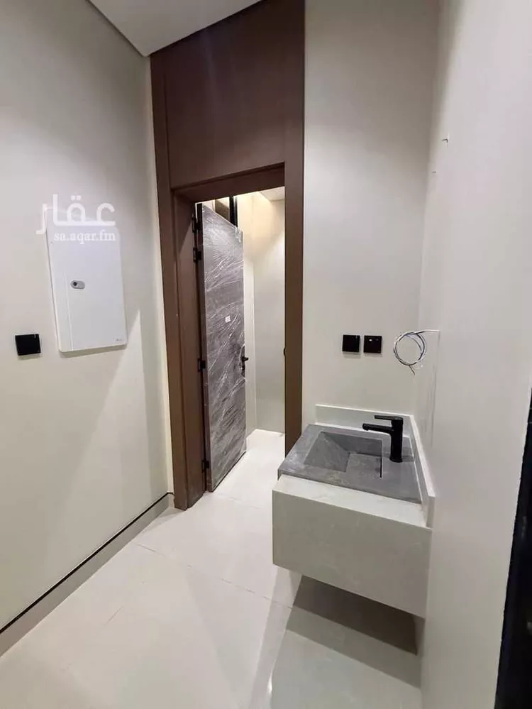 Floor for Sale in Riyadh Al Janadriyah 12