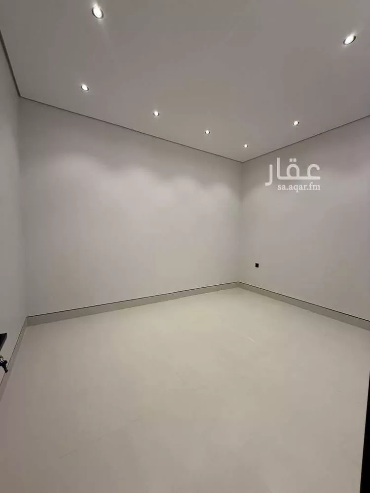 Floor for Sale in Riyadh Al Janadriyah 9