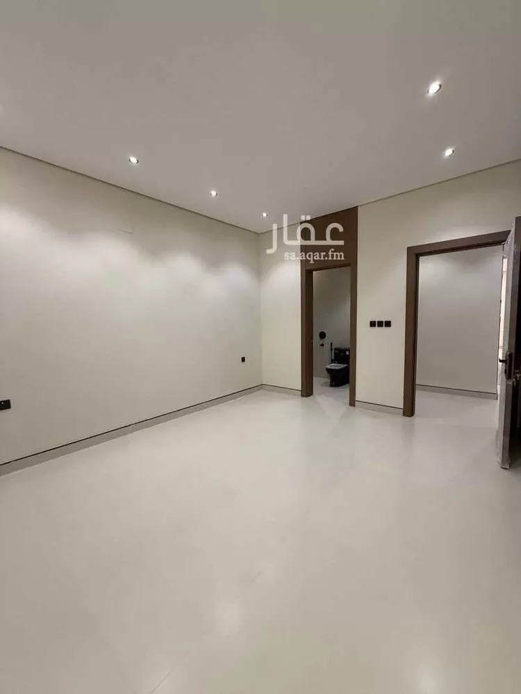Floor for Sale in Riyadh Al Janadriyah 11
