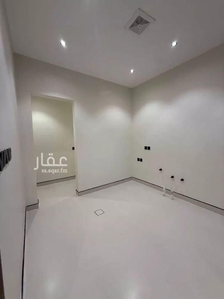 Floor for Sale in Riyadh Al Janadriyah 8