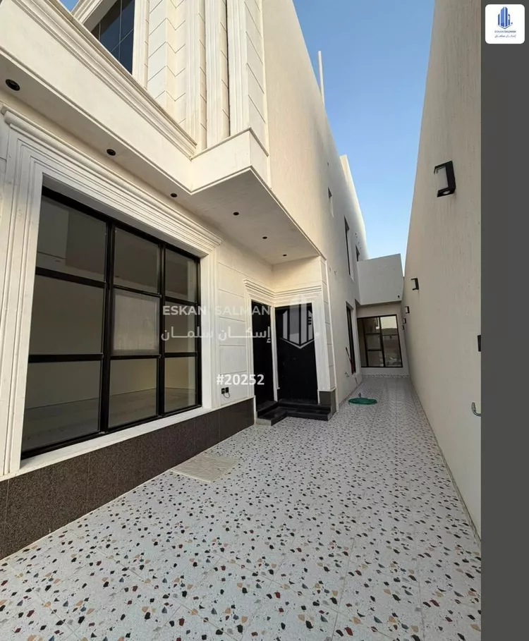 دور للبيع في شارع رقم 152, حي الجنادرية, مدينة الرياض, منطقة الرياض صورة 2