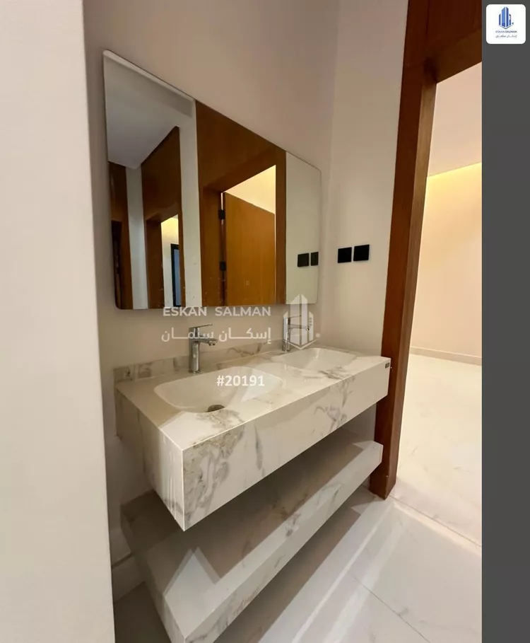 Floor for Sale in Riyadh Al Janadriyah 8