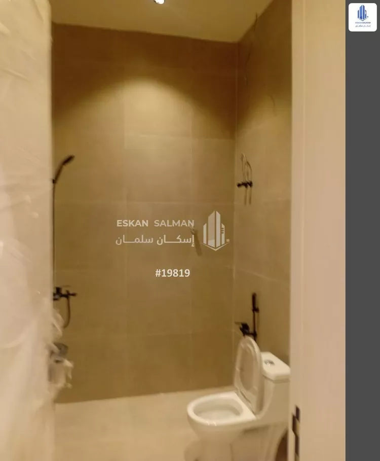 Floor for Sale in Riyadh Al Janadriyah 8
