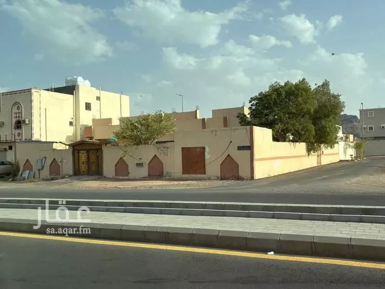 دور للبيع في شارع عبدالرحمن ابن عمرو ابن معاد ، حي العزيزية ، المدينة المنورة ، منطقة المدينة المنورة