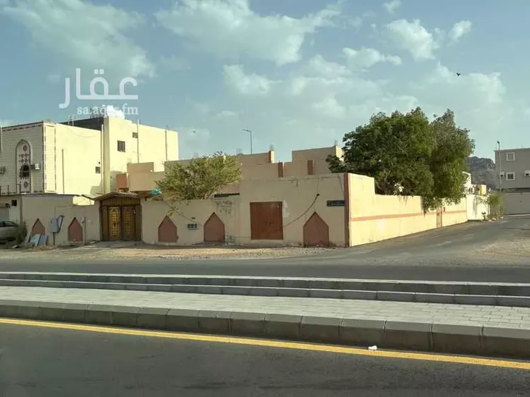 دور للبيع في شارع عبدالرحمن ابن عمرو ابن معاد ، حي العزيزية ، المدينة المنورة ، منطقة المدينة المنورة صورة 3