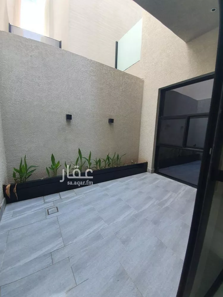 Floor for Sale in Riyadh Al Olaya 7