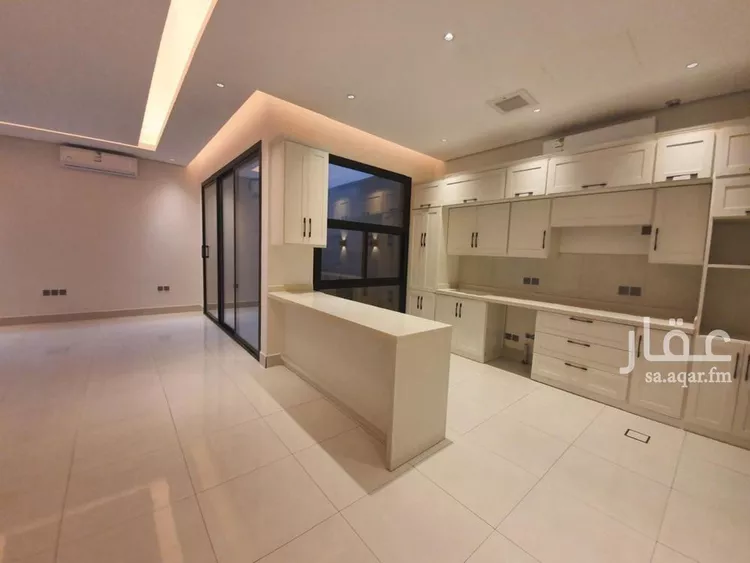Floor for Sale in Riyadh Al Olaya 6