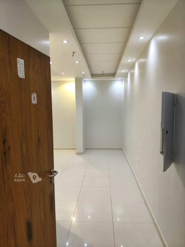 مكتب تجاري للإيجار في شارع عبدالله ابن سعود ابن عبدالعزيز الفرعي, حي الحمراء, مدينة الرياض, منطقة الرياض صورة 3