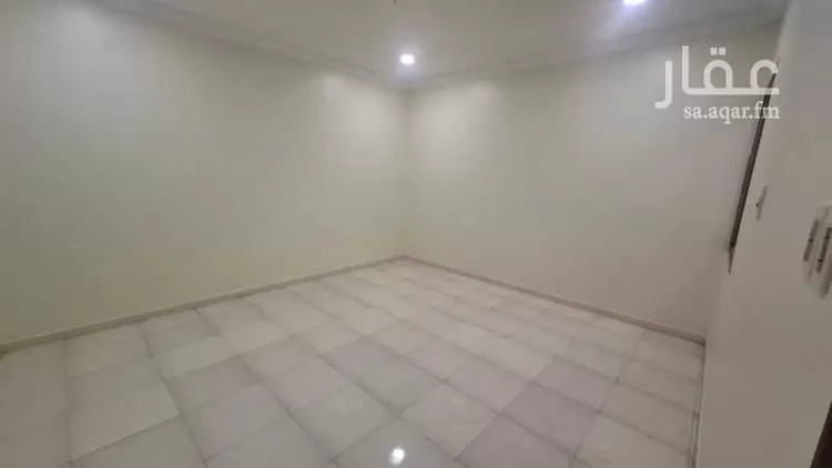 مكتب تجاري للإيجار في شارع الثامن والعشرون, حي العزيزية, مدينة الدمام, المنطقة الشرقية صورة 2