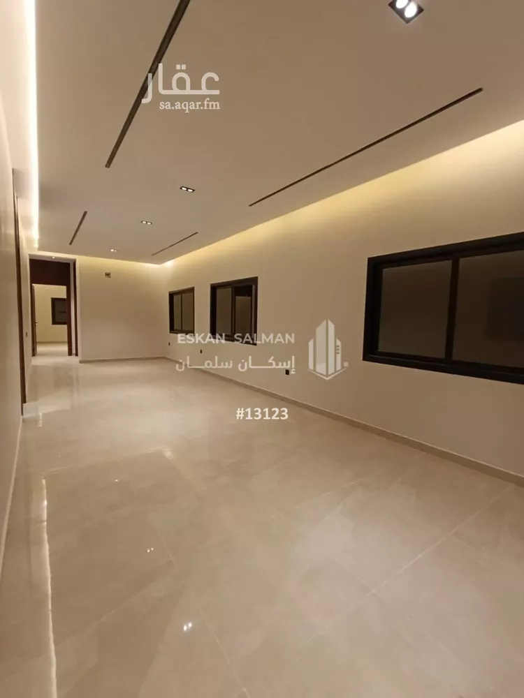 فيلا للبيع في شارع أبان بن صالح, حي عكاظ, مدينة الرياض, منطقة الرياض صورة 2