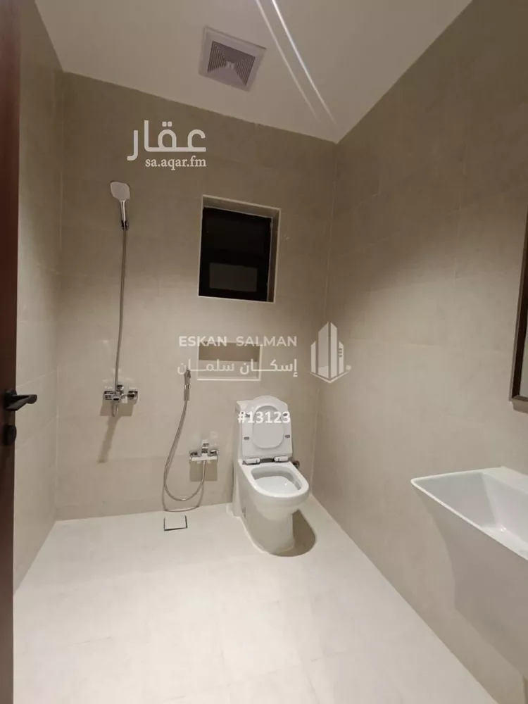 فيلا للبيع في شارع أبان بن صالح, حي عكاظ, مدينة الرياض, منطقة الرياض صورة 4