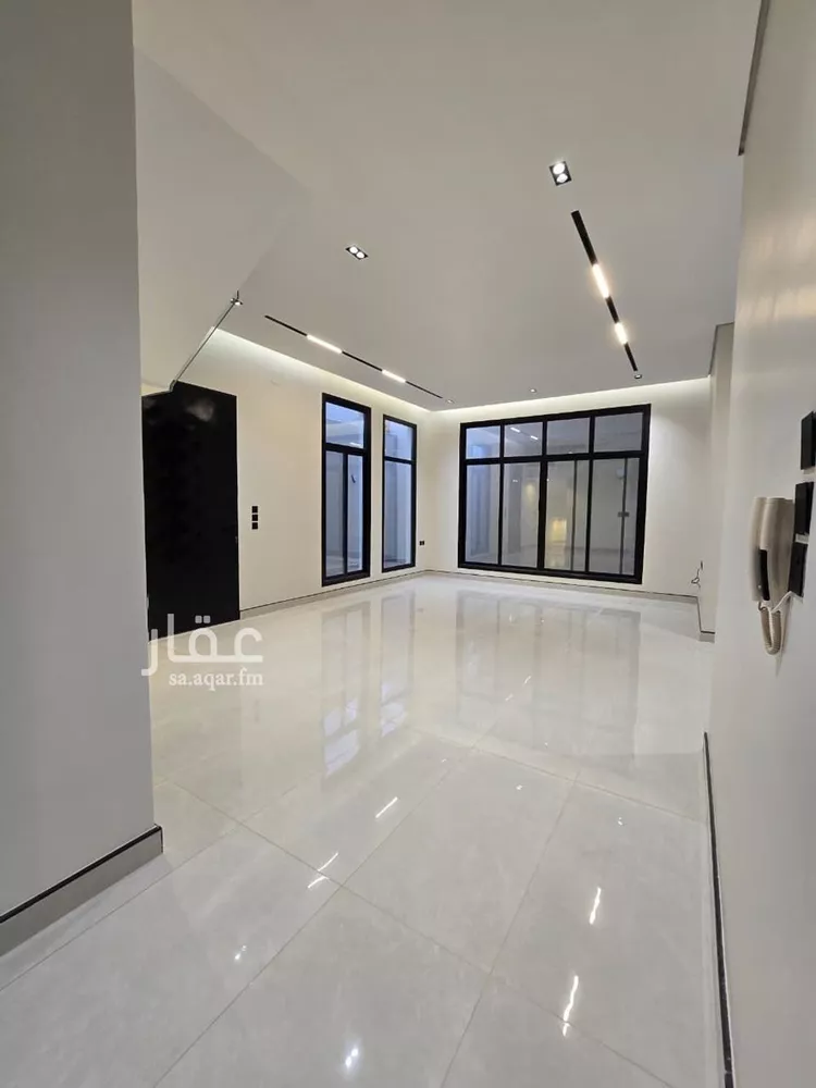 فيلا للبيع في شارع معقل بن عامر, حي الرمال, مدينة الرياض, منطقة الرياض