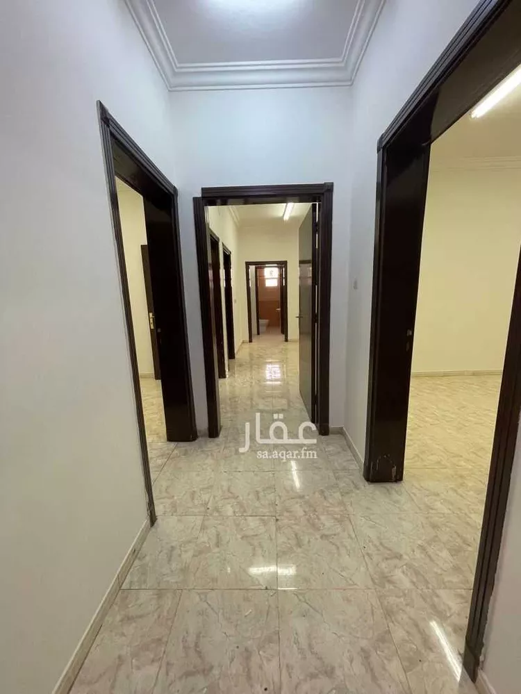 عمارة للإيجار في شارع عبدالرحمن بن قاسم, حي عكاظ, مدينة الرياض, منطقة الرياض صورة 3