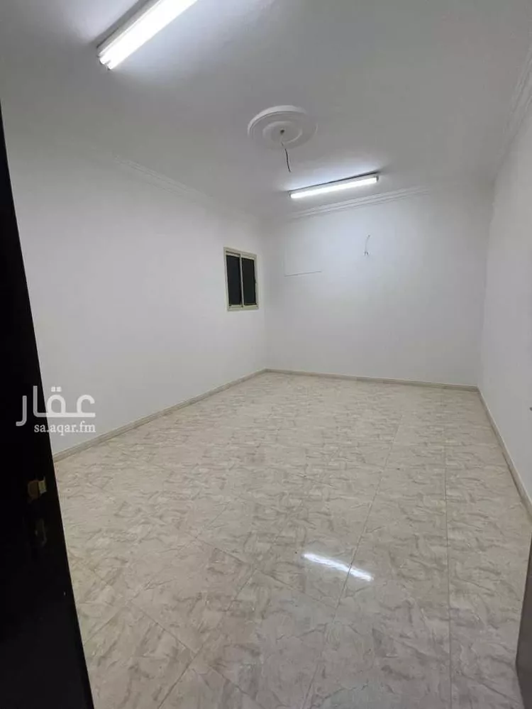 عمارة للإيجار في شارع عبدالرحمن بن قاسم, حي عكاظ, مدينة الرياض, منطقة الرياض صورة 4